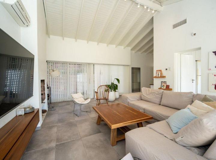 Casa · 265m² · 6 Ambientes · 1 Cochera