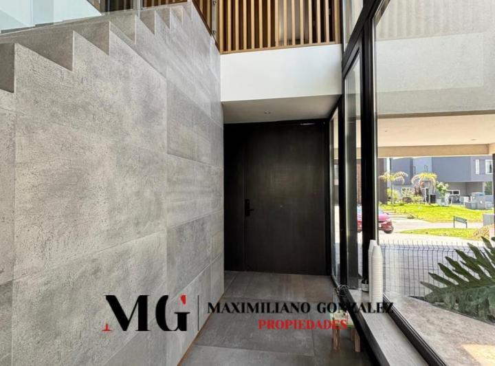 Casa · 252m² · 5 Ambientes · 2 Cocheras