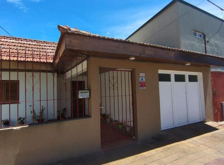 Casa · 177m² · 2 Dormitorios · 1 Cochera