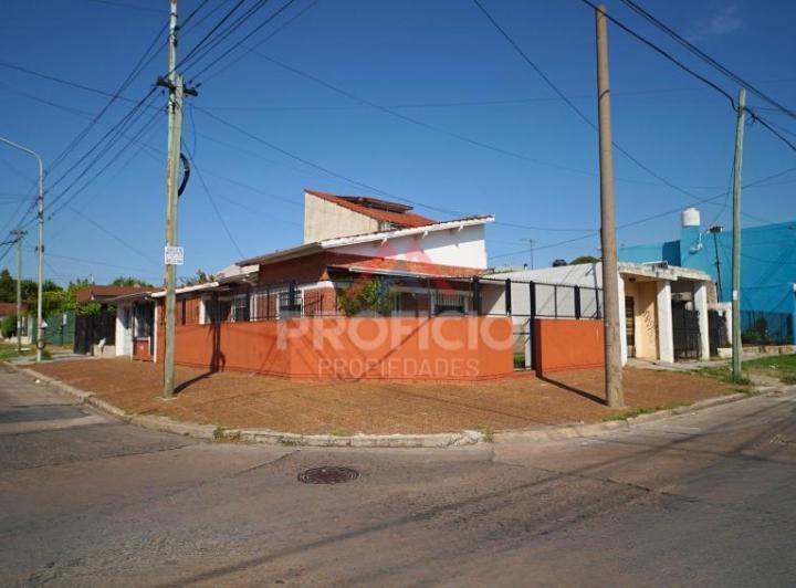 Casa · 104m² · 3 Ambientes · 1 Cochera