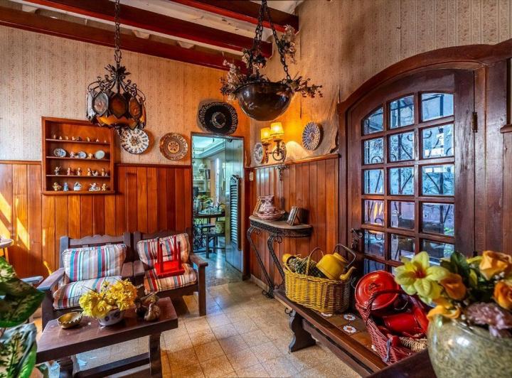 Casa · 180m² · 5 Ambientes