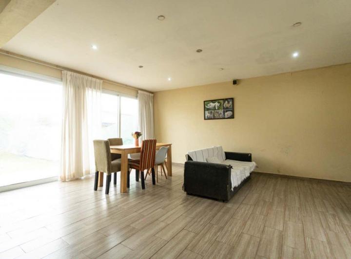 Casa · 98m² · 4 Ambientes · 2 Cocheras