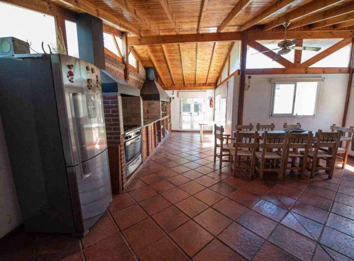 Casa · 63m² · 2 Ambientes · 4 Cocheras