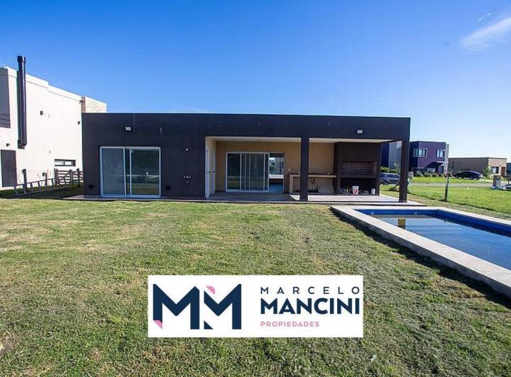 Casa · 120m² · 5 Ambientes · 3 Cocheras