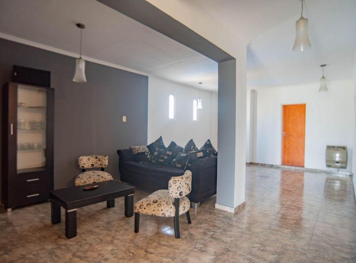 Casa · 195m² · 4 Ambientes · 1 Cochera