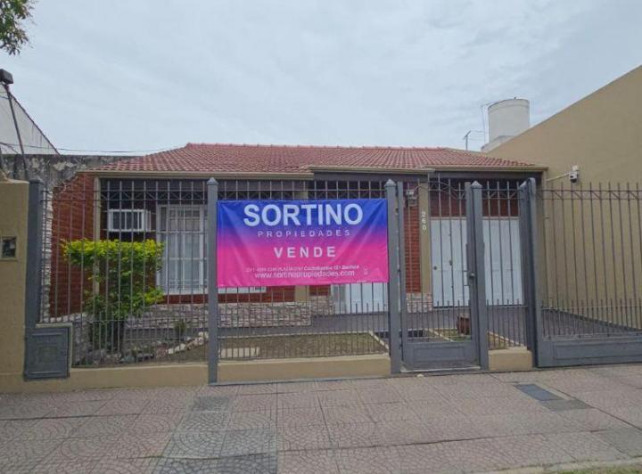 Casa · 106m² · 4 Ambientes · 1 Cochera