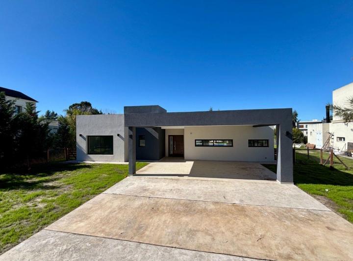 Casa · 190m² · 4 Ambientes · 2 Cocheras