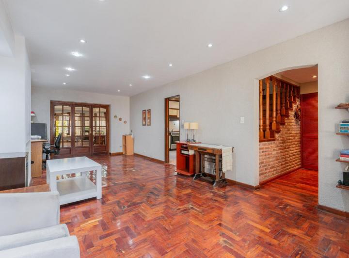 Casa · 160m² · 4 Ambientes · 2 Cocheras
