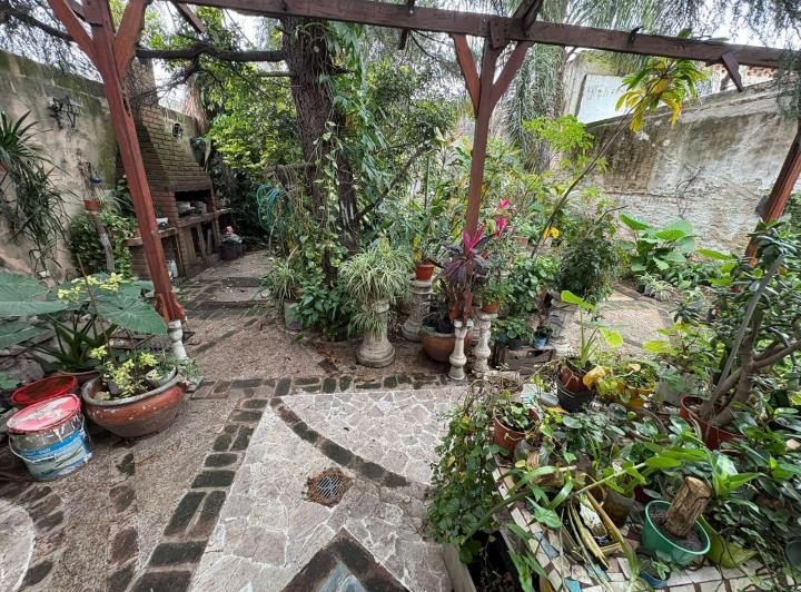 Casa · 350m² · 5 Ambientes · 2 Cocheras