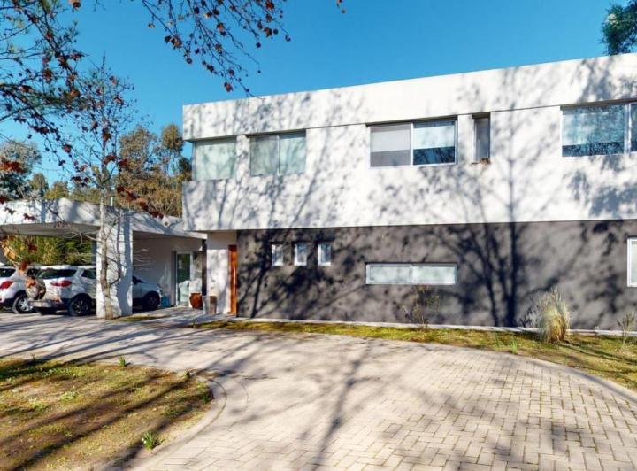 Casa · 300m² · 6 Ambientes
