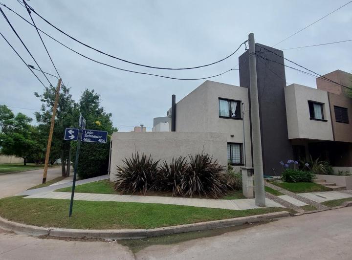 Casa · 156m² · 6 Ambientes · 1 Cochera