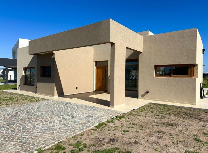 Casa · 150m² · 4 Ambientes · 2 Cocheras