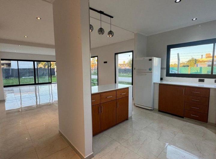 Casa · 100m² · 3 Ambientes · 1 Cochera