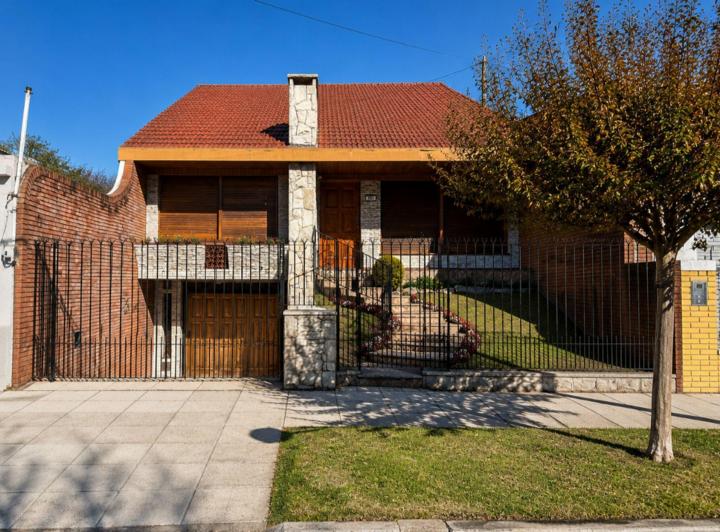 Casa · 253m² · 5 Ambientes · 1 Cochera