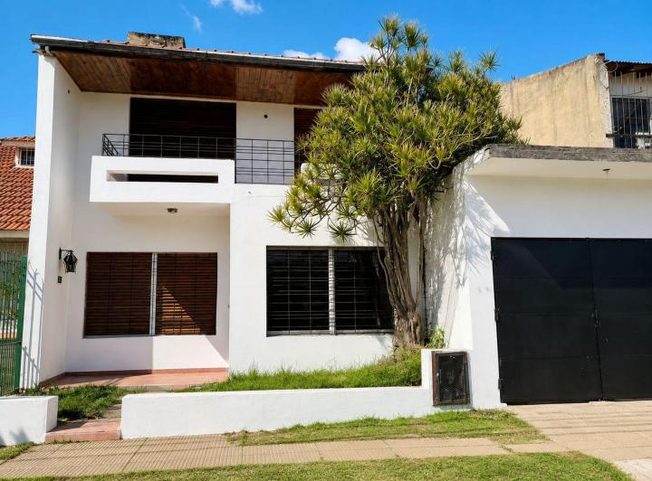 Casa · 121m² · 3 Ambientes · 1 Cochera