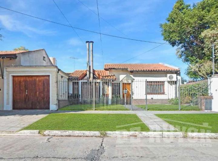 Casa · 178m² · 4 Ambientes · 2 Cocheras