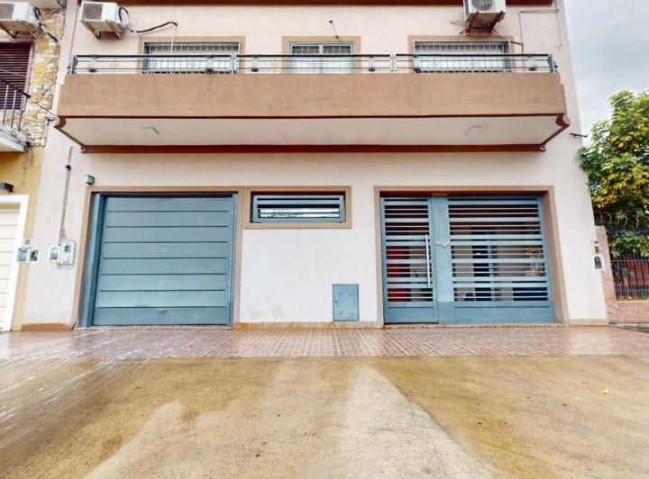 Casa · 220m² · 6 Ambientes · 2 Cocheras