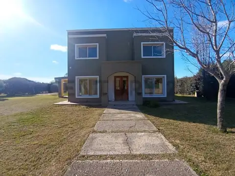 Casa en Alquiler en Villa Parque Santa Ana, Santa María