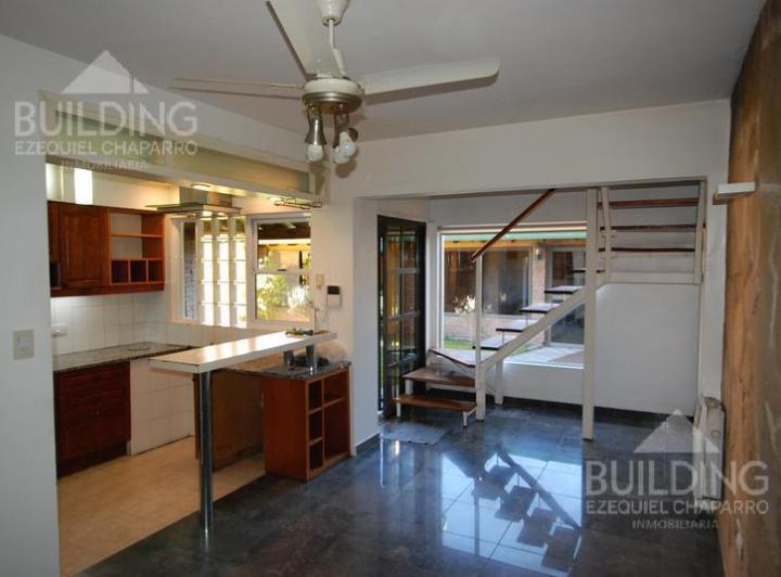 Casa · 170m² · 8 Ambientes · 3 Cocheras