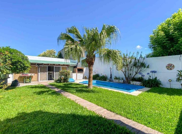 Casa · 217m² · 5 Ambientes · 3 Cocheras