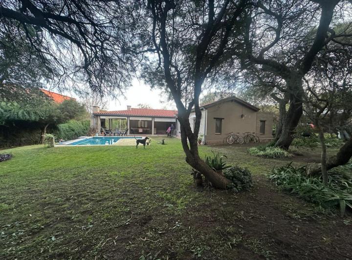 Casa · 250m² · 5 Ambientes · 2 Cocheras