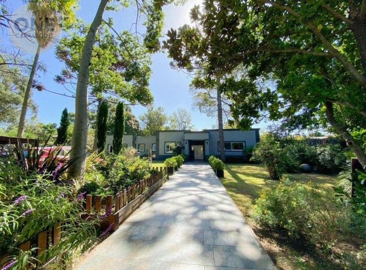 Casa · 316m² · 6 Ambientes · 3 Cocheras