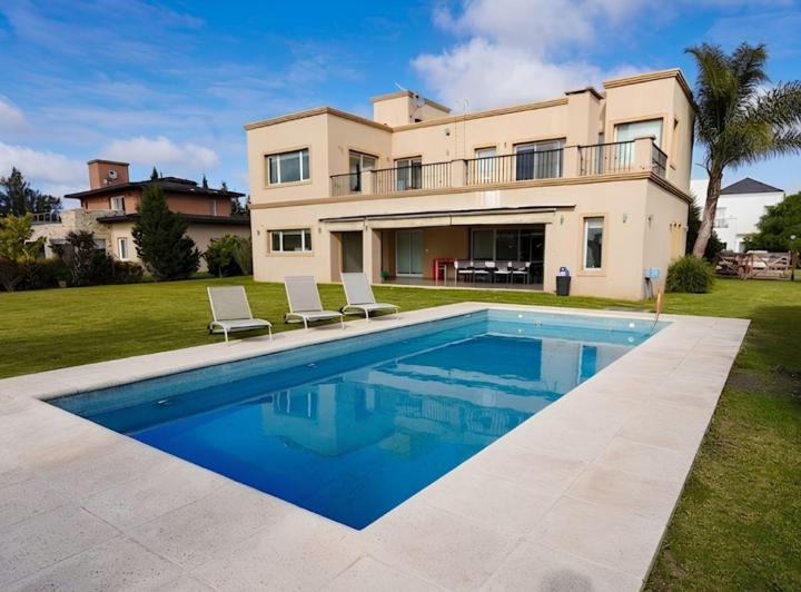 Casa · 340m² · 6 Ambientes