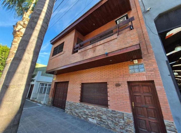 Casa · 282m² · 7 Ambientes · 3 Cocheras