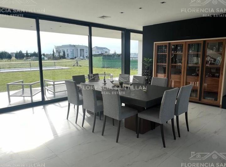 Casa · 301m² · 6 Ambientes · 3 Cocheras