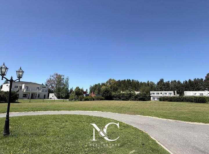 Terreno · 1172m²