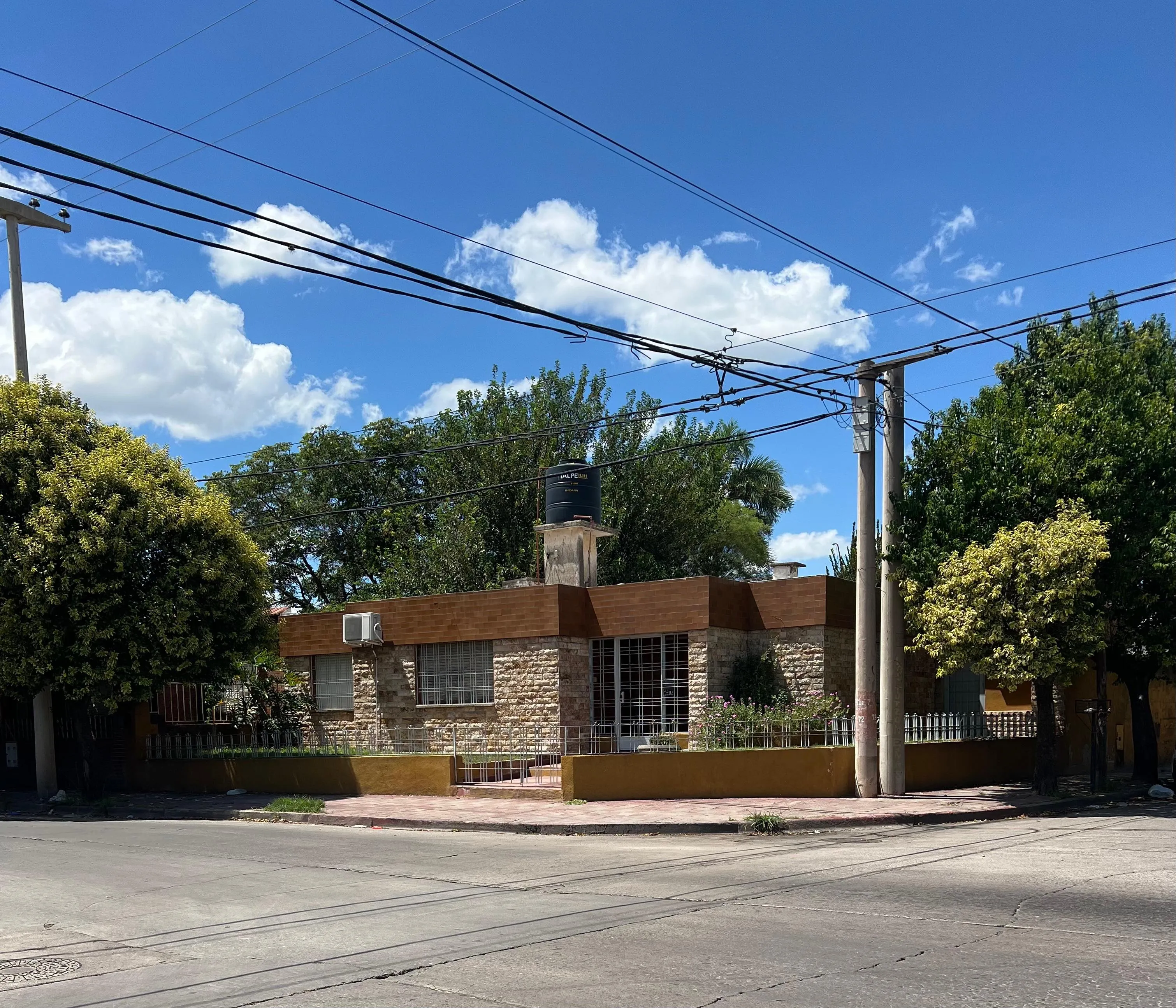 OPORTUNIDAD!!! CASA EN ALTA CBA, 3 DORM. FRENTE ESPACIO VERDE!!!