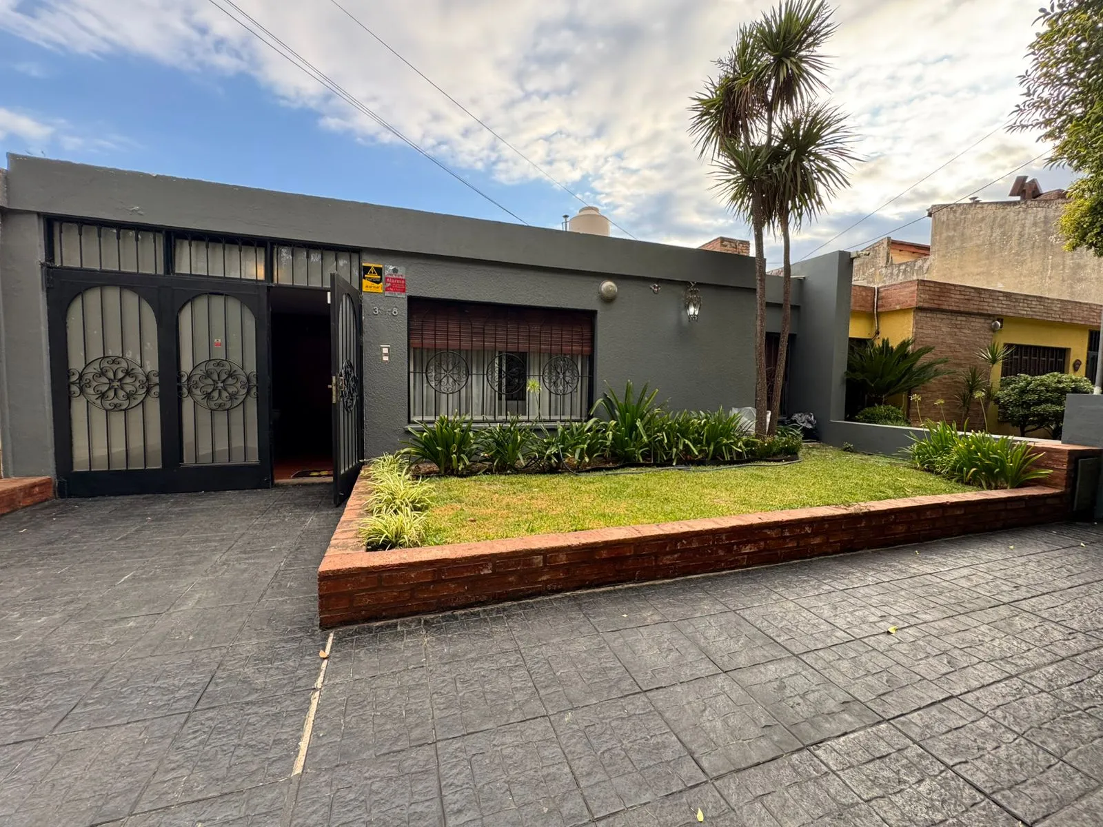Casa Juan XXIII. Frente plaza. 4 dor.