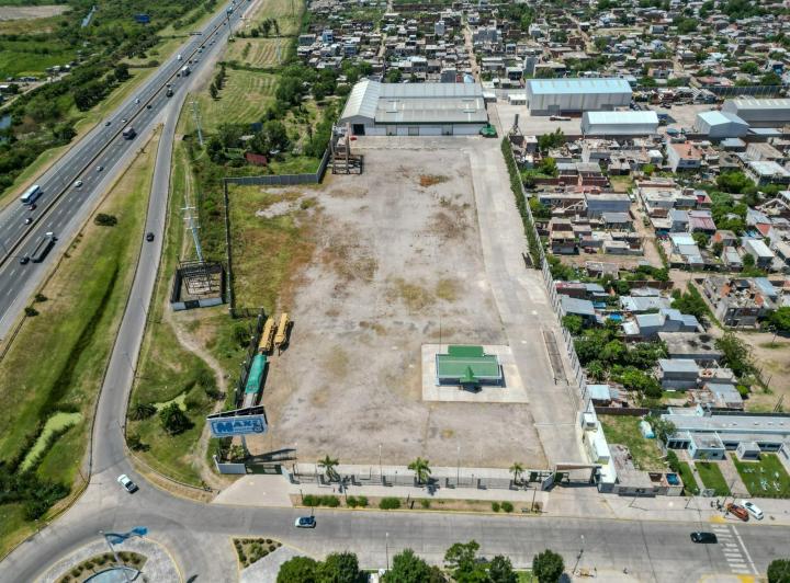 Depósito · 17860m²