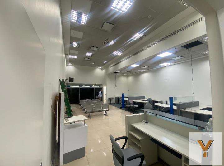 Local comercial · 240m² · 4 Ambientes
