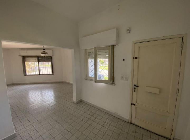 Casa · 80m² · 5 Ambientes · 3 Cocheras