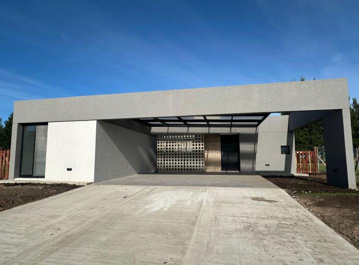 Casa · 175m² · 4 Ambientes · 4 Cocheras