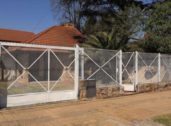 Casa · 240m² · 5 Ambientes · 3 Cocheras