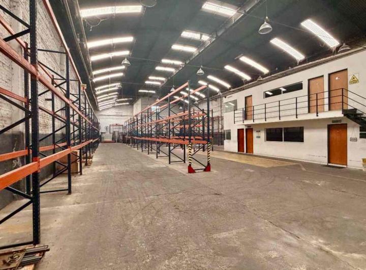 Bodega-Galpón · 916m²