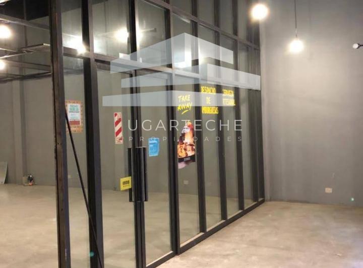 Local comercial · 180m²