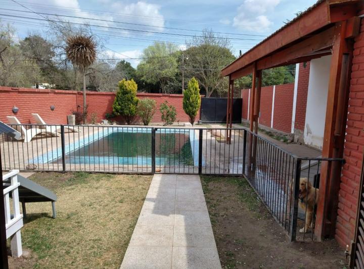 Casa · 180m² · 5 Ambientes · 1 Cochera