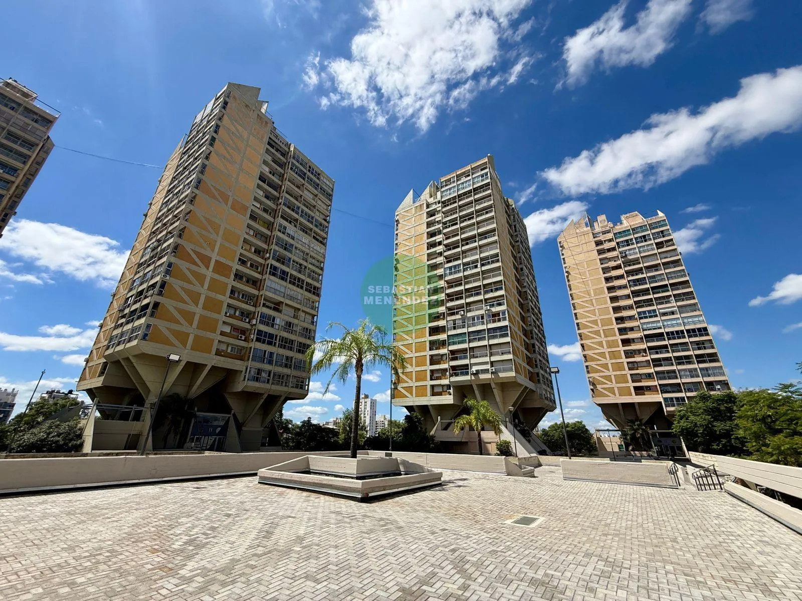 Apto Credito - 4 Dormitorios - Balcón - Cochera - Alberdi