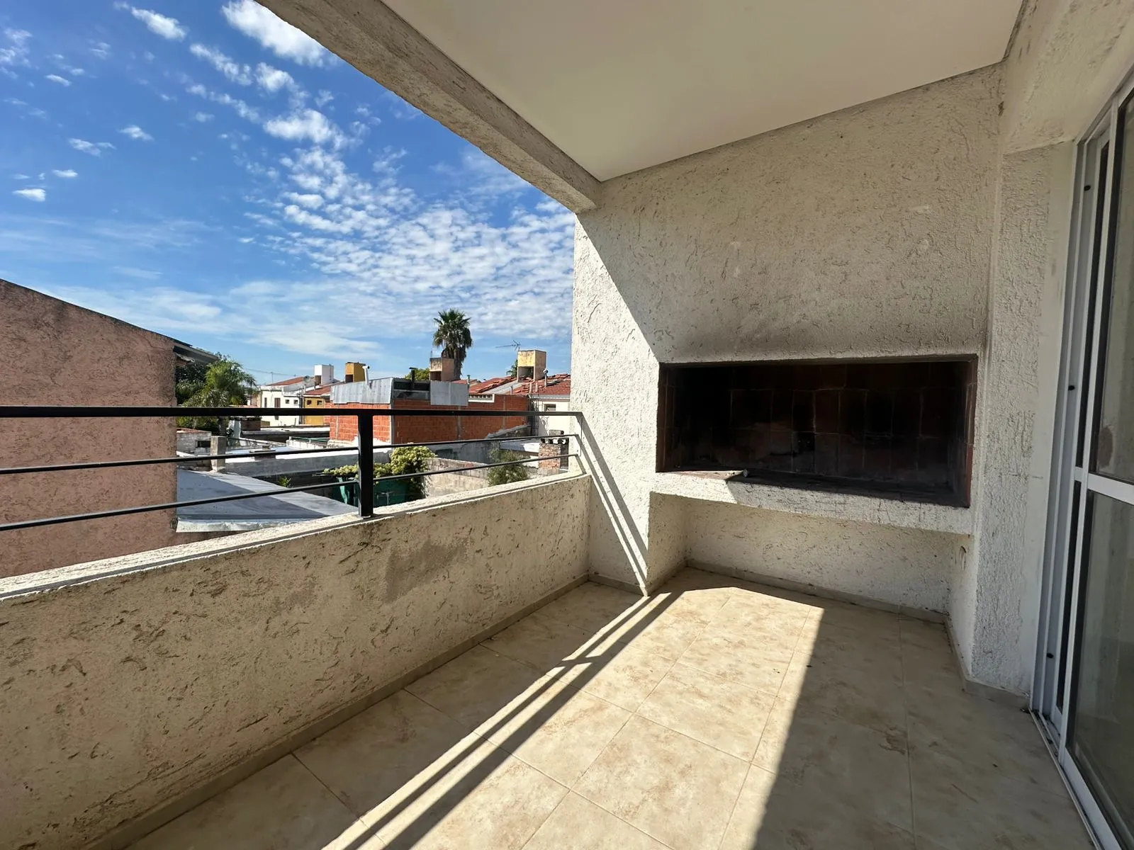 Gran Dpto con Balcon con Asador en Complejo Cerrado!