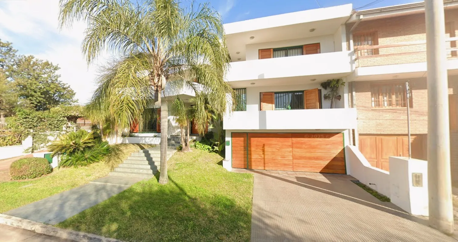 Casa en Cerro con vista al Kempes y a las sierras, pileta y cochera doble