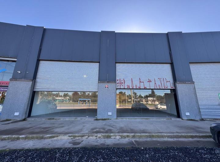 Local comercial · 214m² · 1 Ambiente