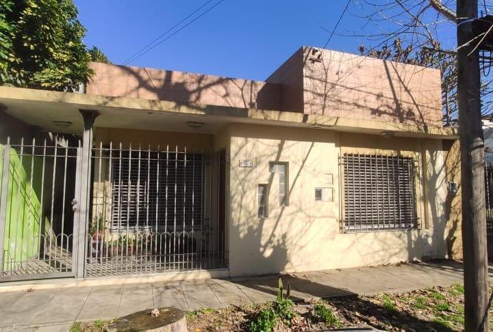 Casa · 100m² · 4 Ambientes · 2 Cocheras