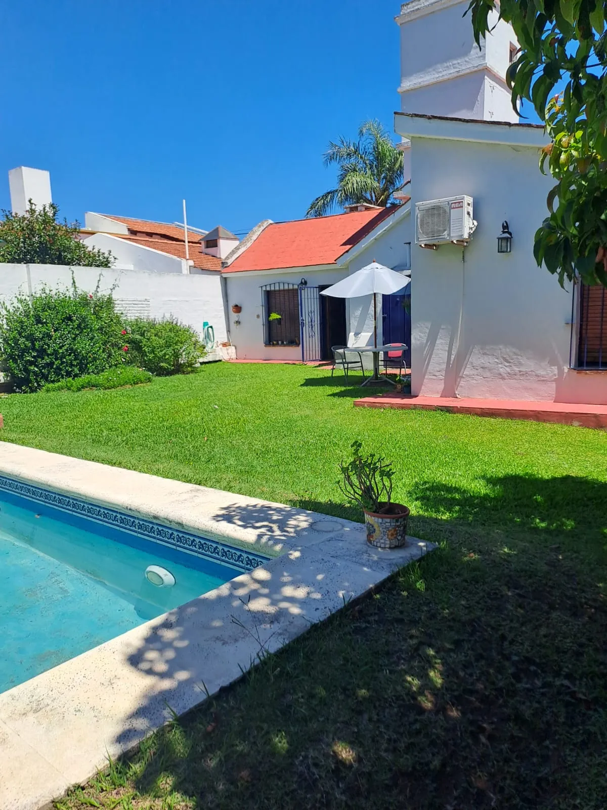 Villa Belgrano - Casa 3 dorm. + depen. Quincho - Pileta!!!