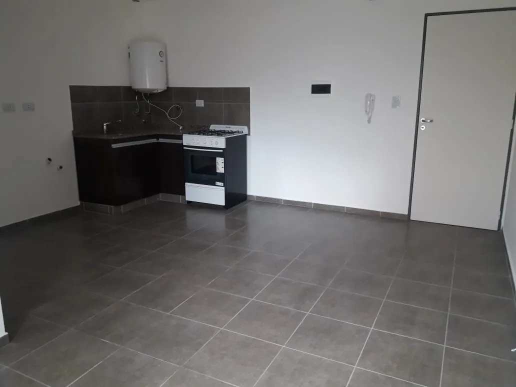 ALQUILO B° ALBERDI SANTA ROSA 2497 Esq TESERA FRENTE PLANATA BAJA 1 DORMITORIO CON BALCON