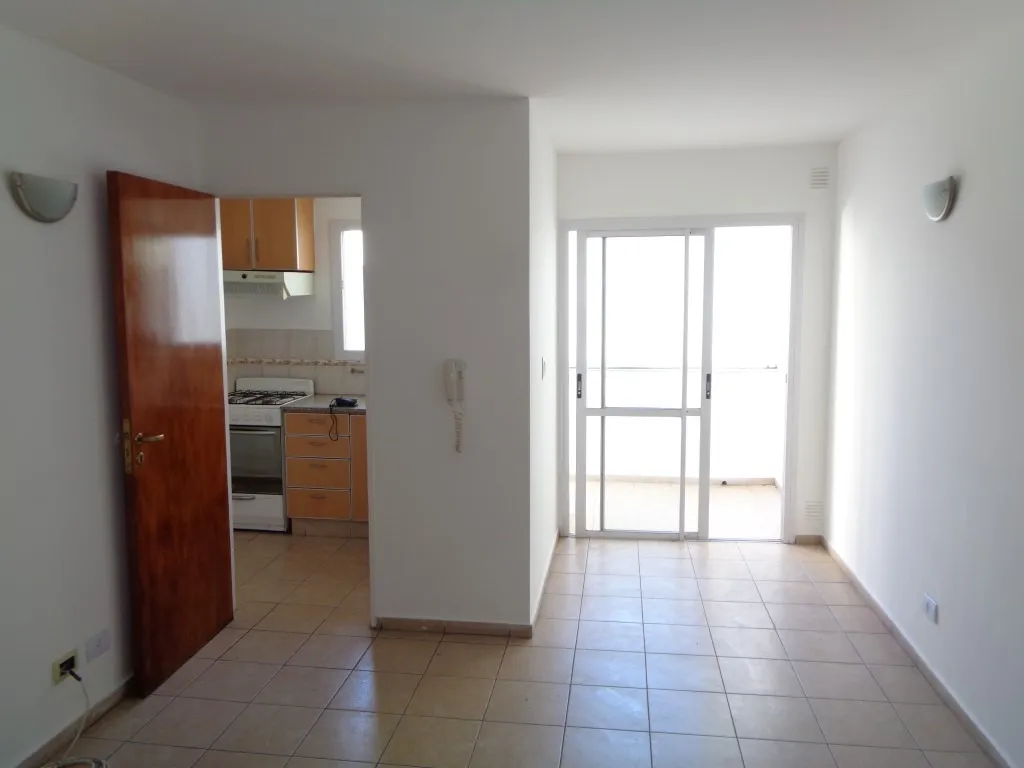 Centro - Departamento de Categoría de 2 Dormitorios, Amplio y Luminoso con Balcó...