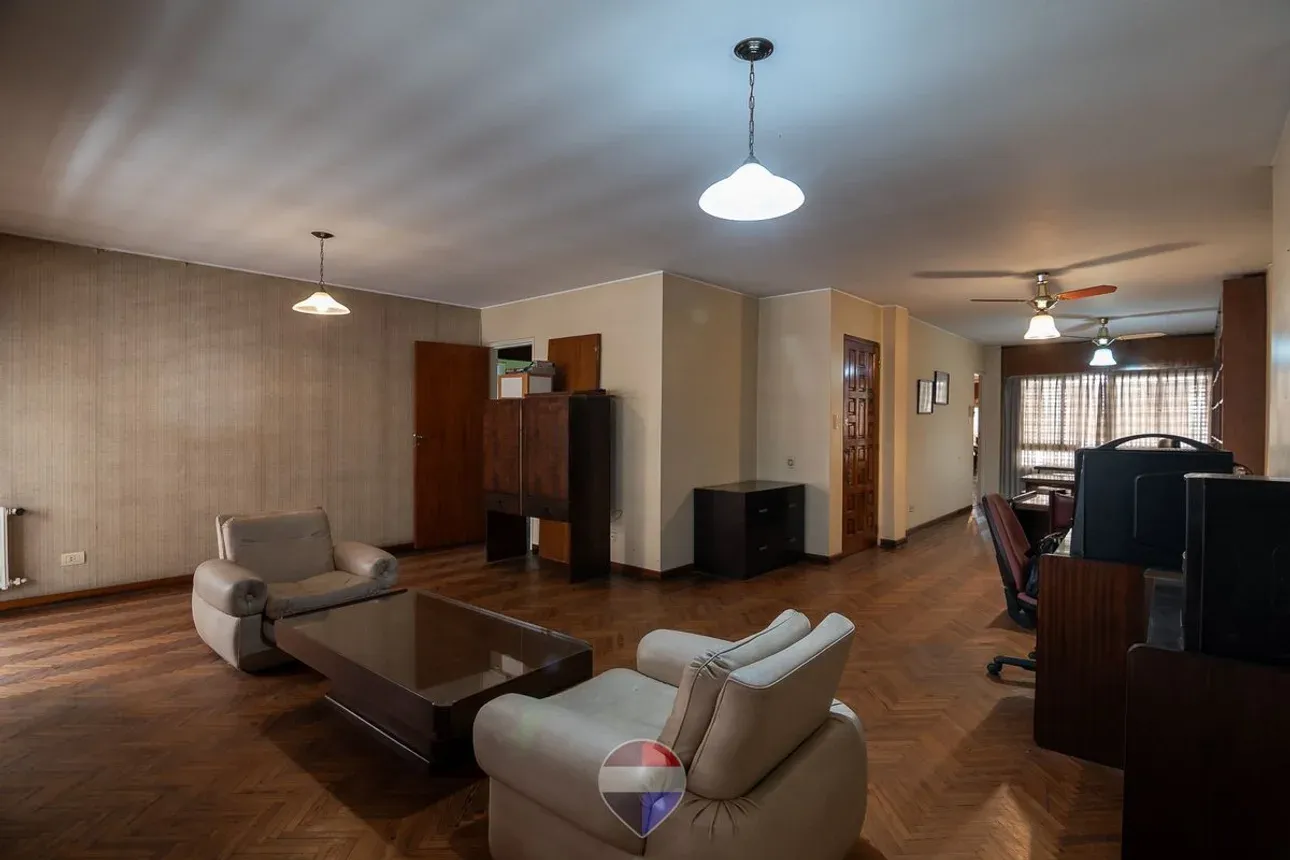 DEPARTAMENTO DE CATEGORÍA CENTRO CÓRDOBA BALCÓN TERRAZA ASADOR  PISO A MTS DE AV COLÓN VENTA