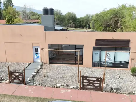 Dos casas+ dos locales + lavadero/garaje cubierto